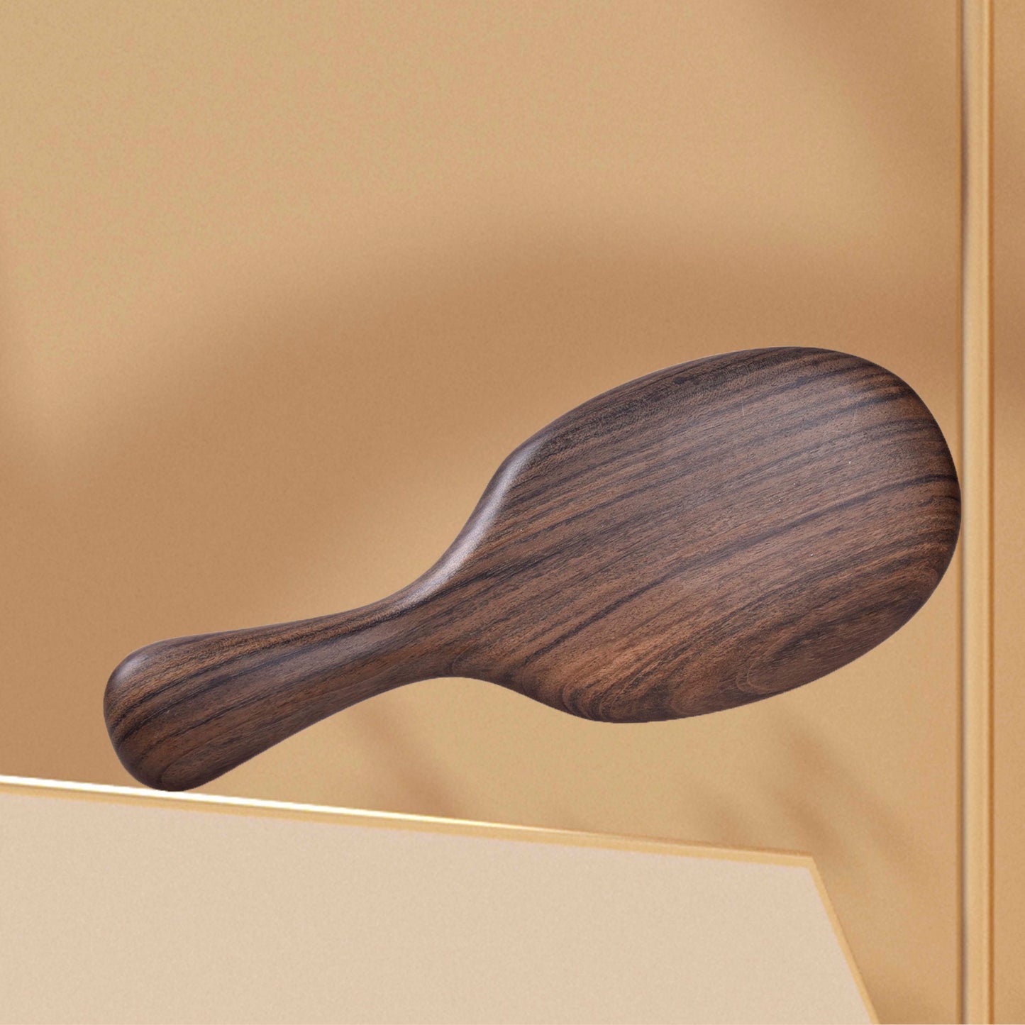 Brosse à cheveux en bois avec dents insérées