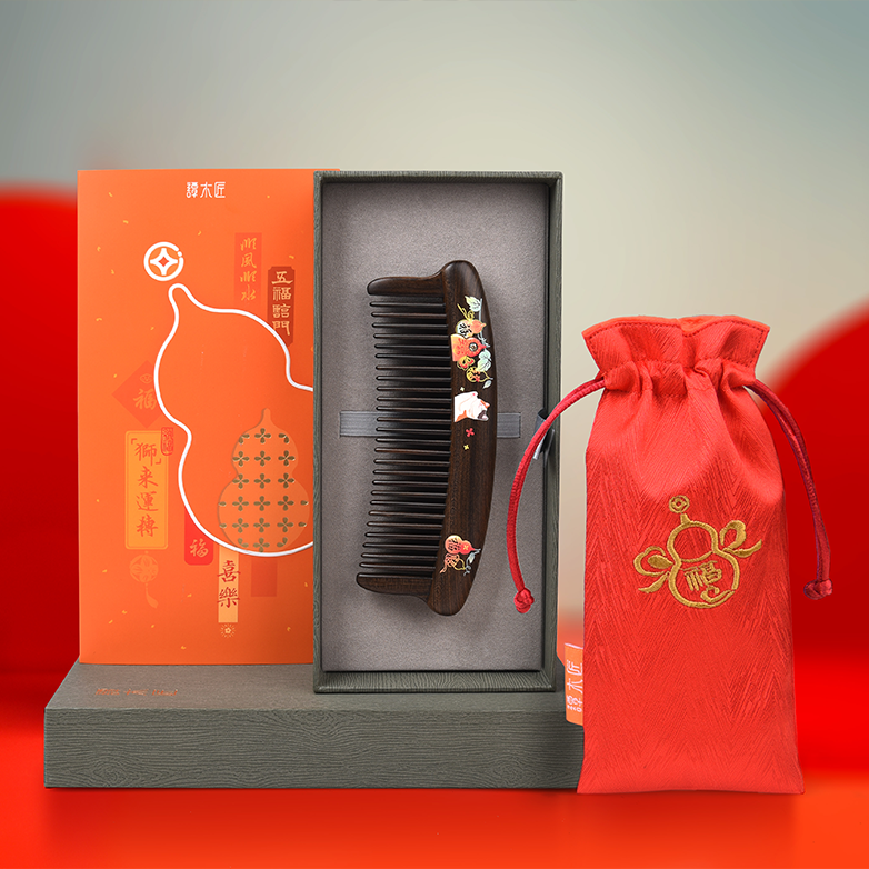 Cat Pray Wood Comb