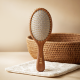 Brosse à cheveux en bois de hêtre certifié FSC avec picots métalliques
