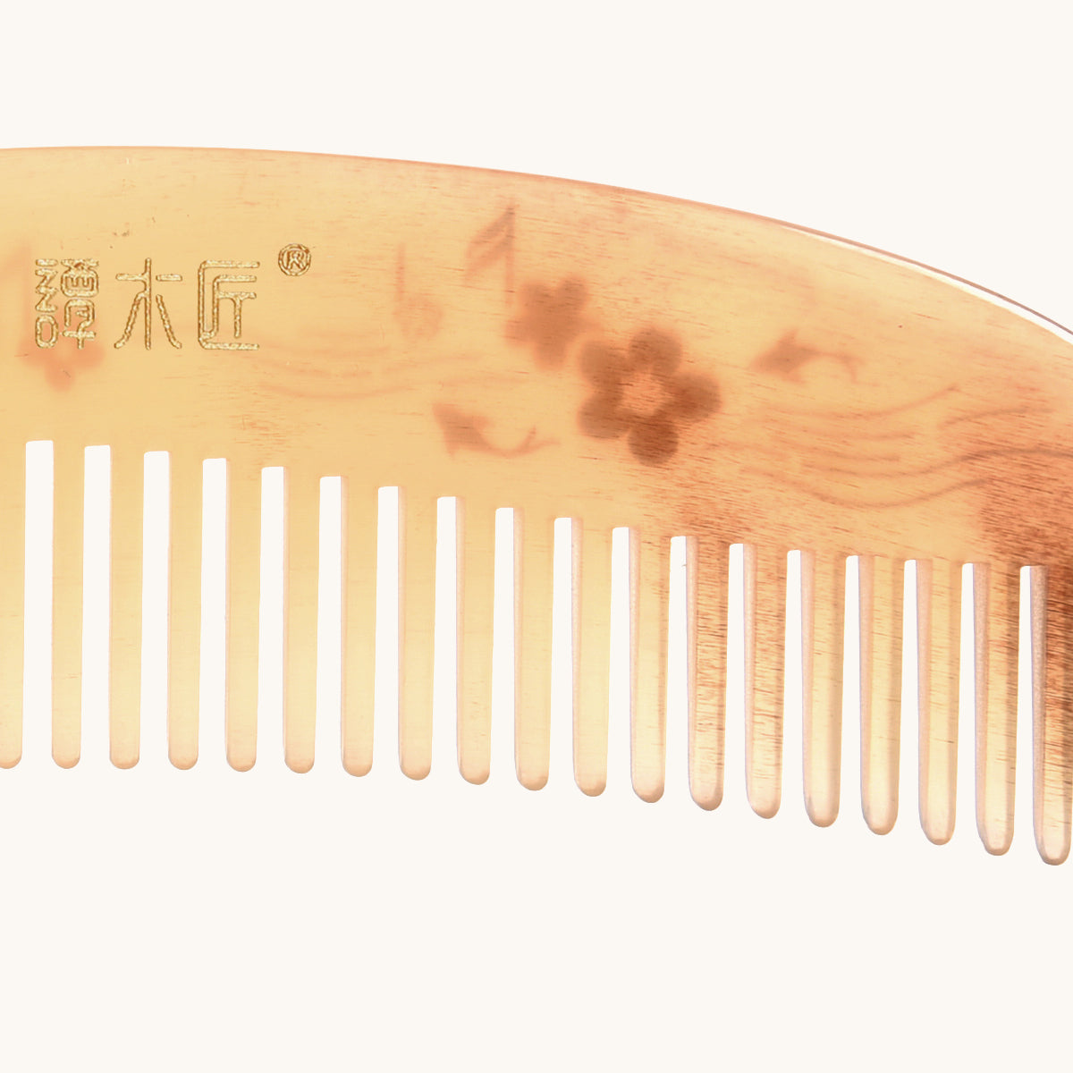 Haarkammzinken mit eingelegtem Blütenmuster